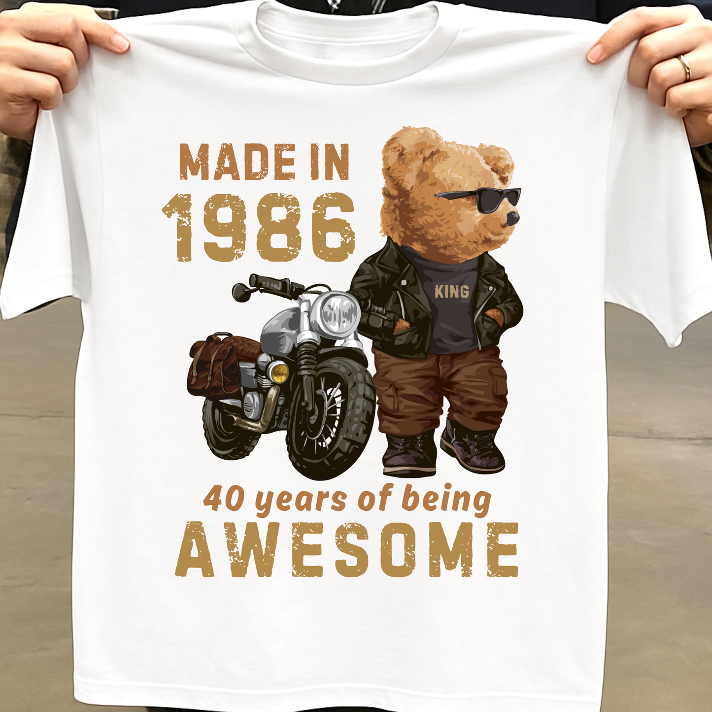 MADE IN 1986 40 YEARS OF BEING AWESOME (P) CLASSIC T-SHIRT