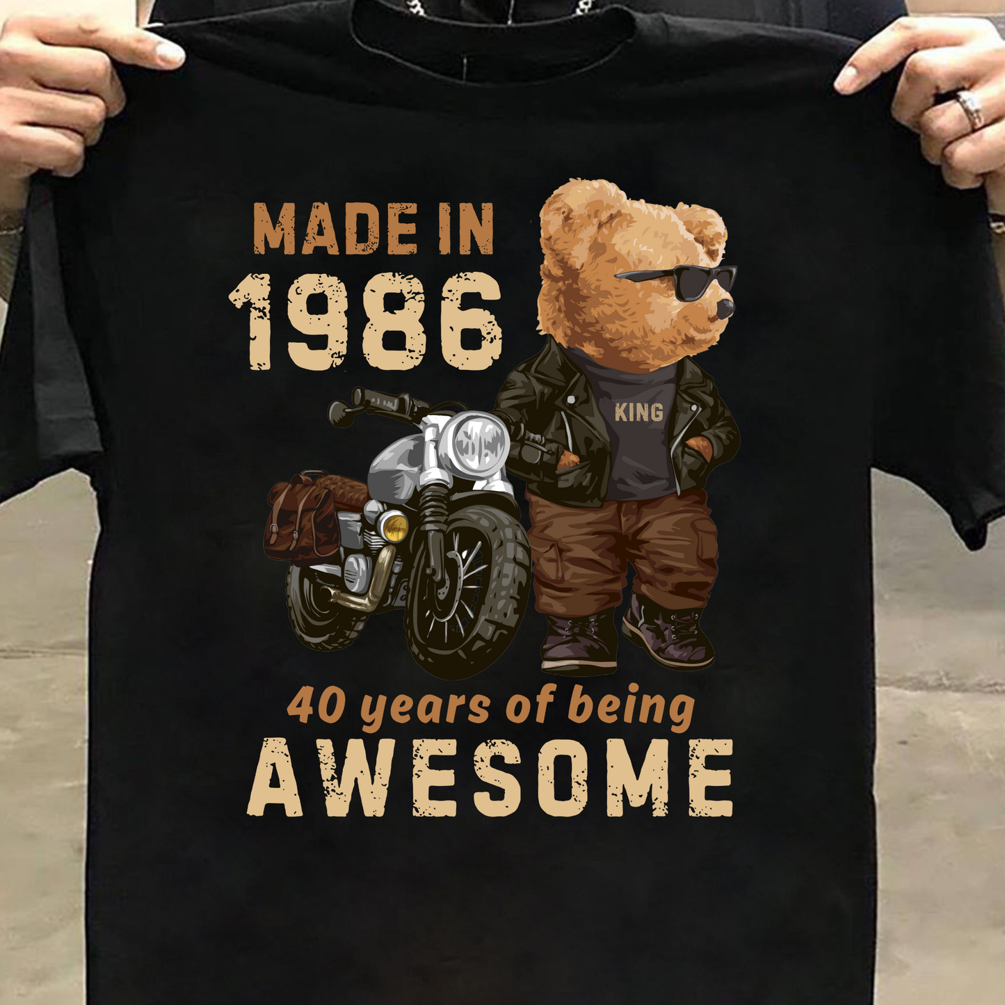 MADE IN 1986 40 YEARS OF BEING AWESOME (P) CLASSIC T-SHIRT