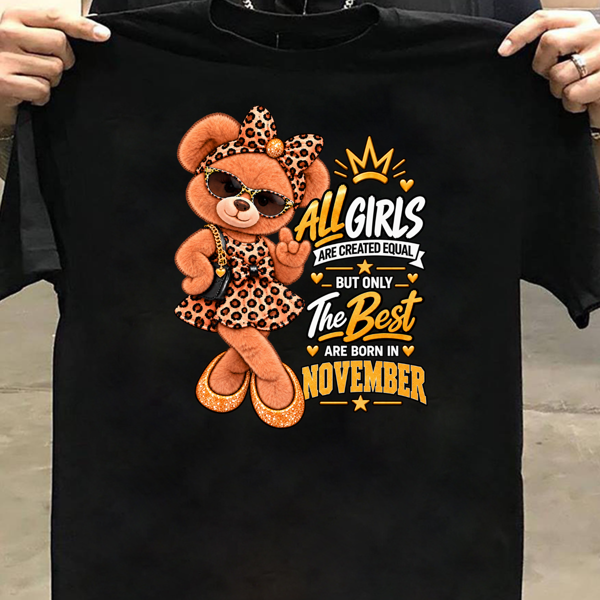 THE BEST GIRLS ARE BORN IN NOVEMBER CLASSIC T-SHIRT