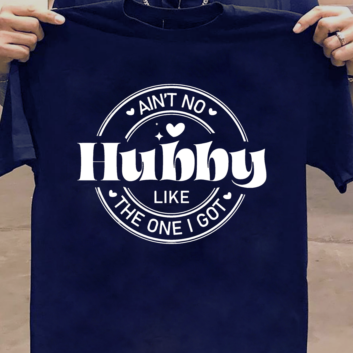 AIN'T NO HUBBY LIKE THE ONE I GOT PREMIUM CLASSIC T-SHIRT